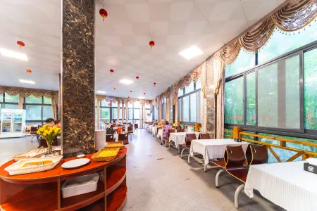 Qiangui Liuguang Hot Spring Hotel Отели в г. Сювэнь