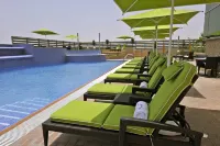 Fraser Suites Seef Bahrain - piscina