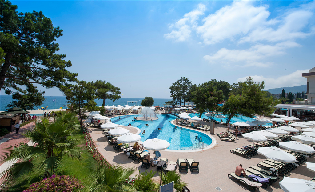 Crystal Aura Beach Resort & Spa – All Inclusive