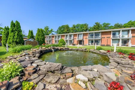 Days Inn & Suites by Wyndham Lebanon PA Отели в г. Майерстаун