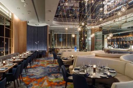 Delta Hotels Burnaby Conference Centre Отели рядом с достопримечательностью «Университет Саймона Фрезера»