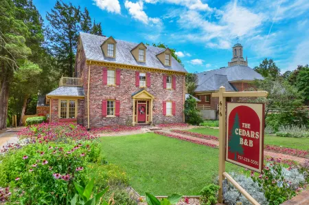 Cedars of Williamsburg Bed & Breakfast Отели рядом с достопримечательностью «Уильям & Мэри»