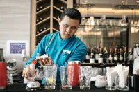Holiday Inn & Suites JAKARTA GAJAH MADA by IHG - bar