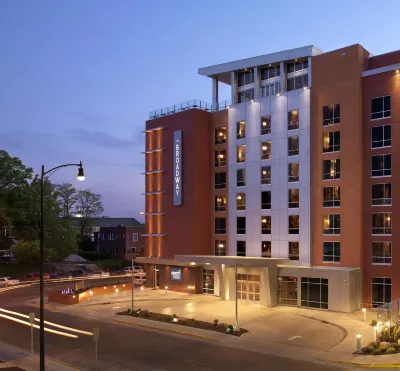 The Broadway Columbia - a DoubleTree by Hilton Hotel dekat Kimball Ballroom