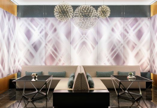 크리스탈 게이트웨이 메리어트의 현대적인 객실