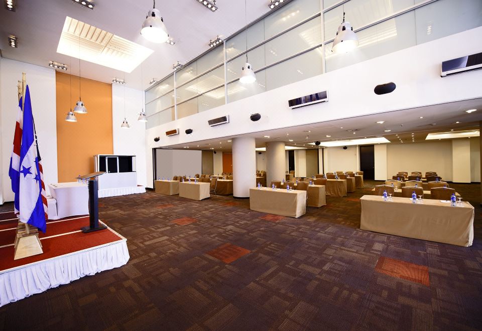 3. 래디슨 데카폴리..