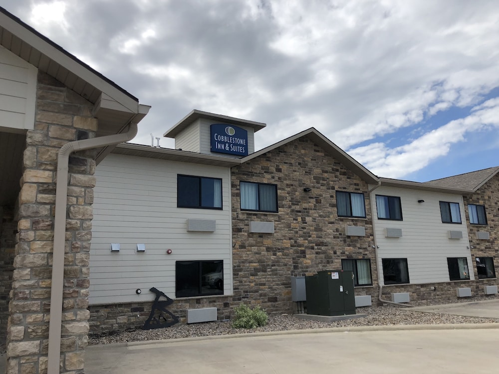 Cobblestone Inn & Suites - Denison - Oak Ridge