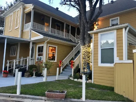 湖濱船長之家酒店