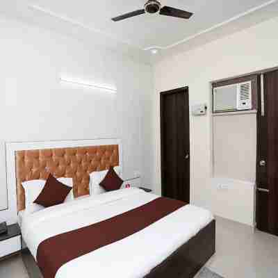 OYO 13555 Niketan Medanta Rooms