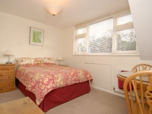 Abacus Bed and Breakfast, Blackwater, Hampshire