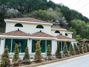 Jeongseon Amitie Pension