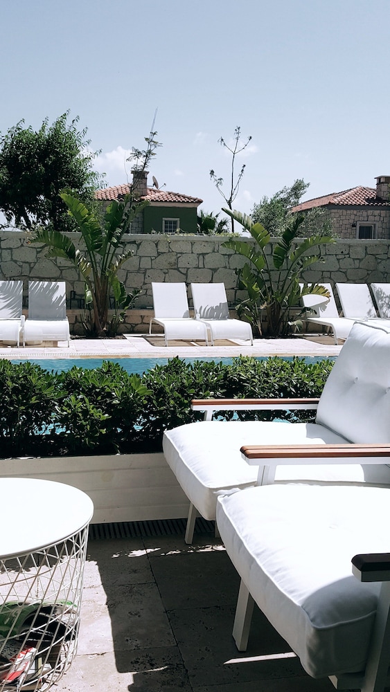 Peremere Alacati Otel