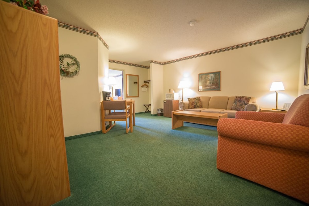 River Valley Inn & Suites