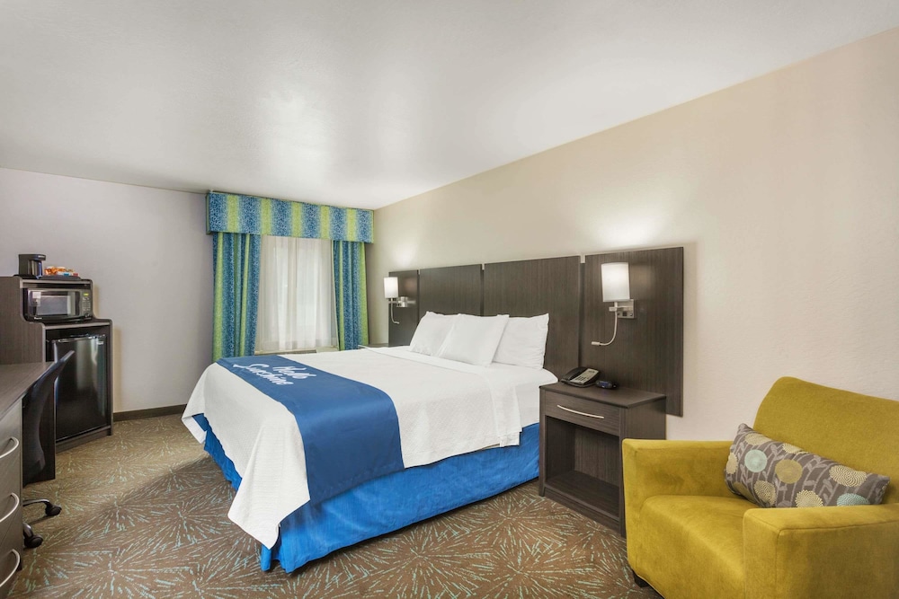 Days Inn & Suites by Wyndham East Flagstaff