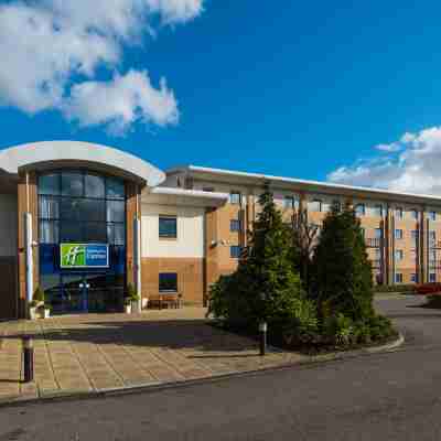 Holiday Inn Express Newport Hotel Exterior