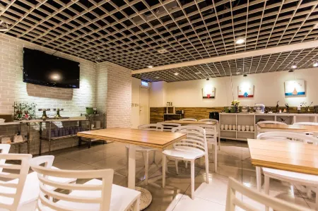 City Hotel Отели рядом с достопримечательностью «Shi Lin Ci Cheng Gong»