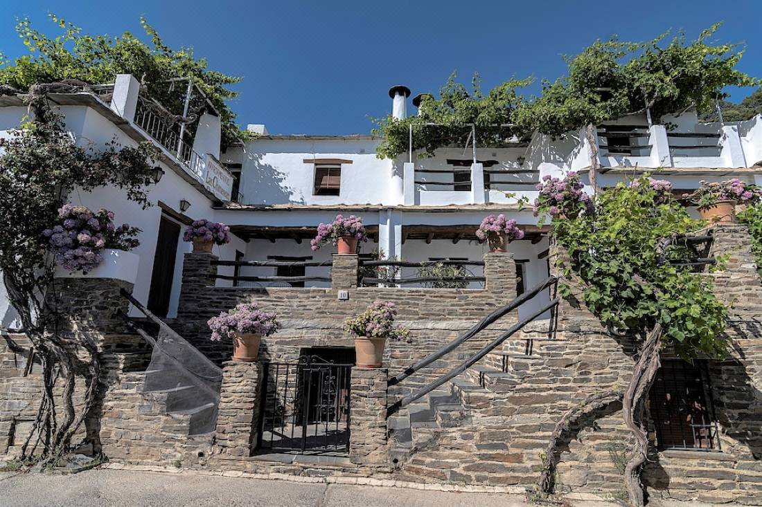Apartamentos Rurales Las Chimeneas - Valoraciones de hotel de 3 estrellas  en Capileira