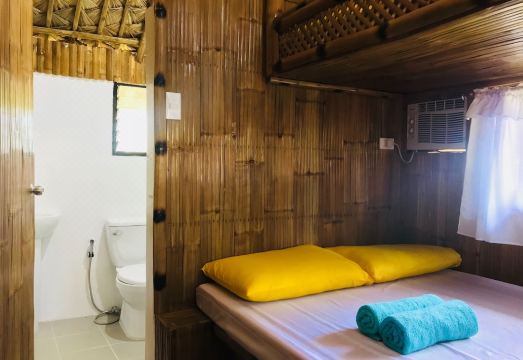 Golden Vine Beach Resort - Housity