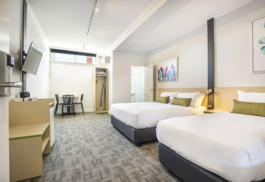 4. 나이트캡 앳 흄..