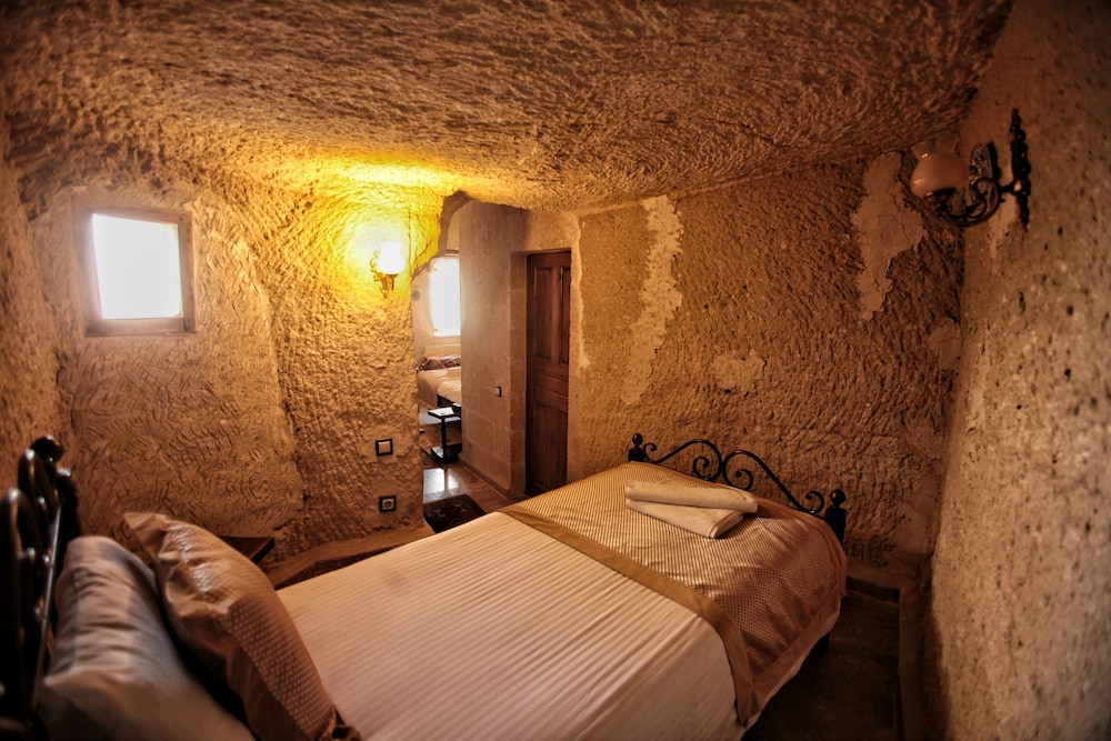 Emit Cave Hotel