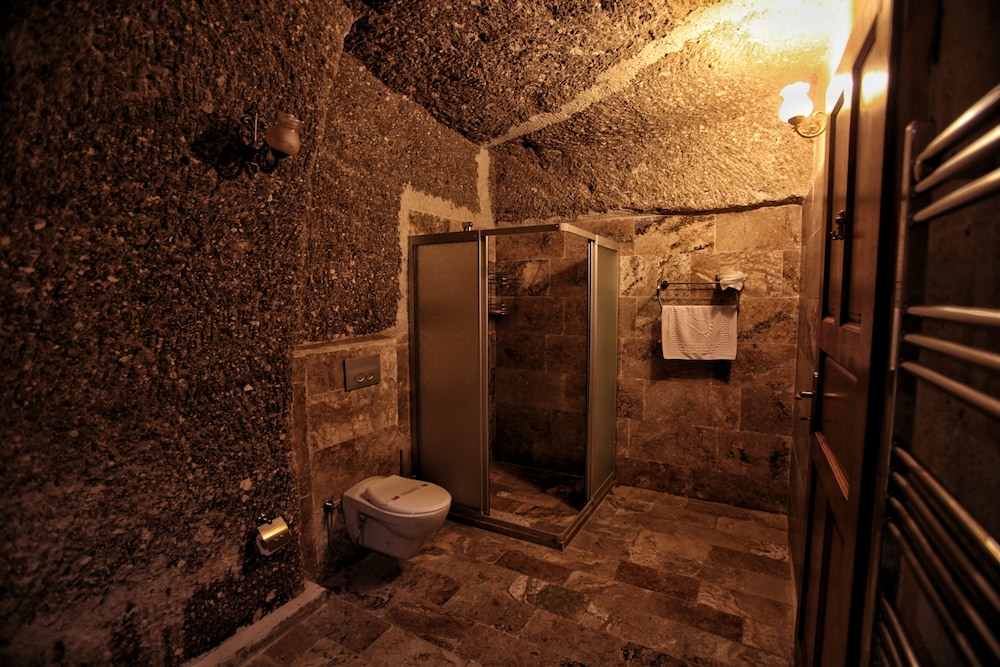 Emit Cave Hotel