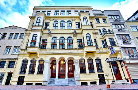 Amber Hotel & Spa