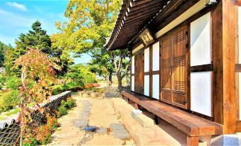 Tohyang Traditional House
