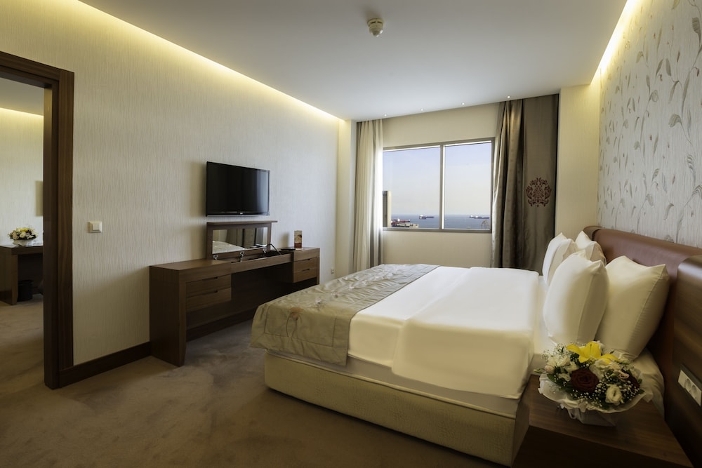 Ramada Hotel & Suites by Wyndham Istanbul Atakoy