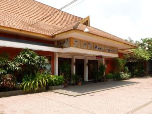 OYO 517 Hotel Arjuna Lawang