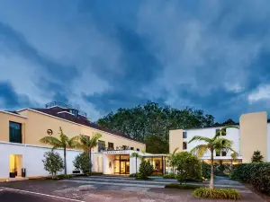 Top 6 Four-Star Hotels in Sao Miguel