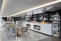 Innside by Melia Yogyakarta - breakfast