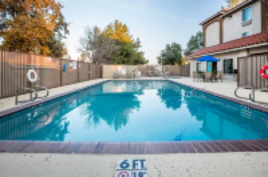 Comfort Inn & Suites Visalia - Sequoia