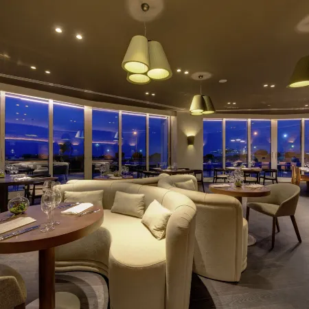Radisson Blu Hotel Istanbul Ottomare Отели рядом с достопримечательностью «Зейтинбурну»