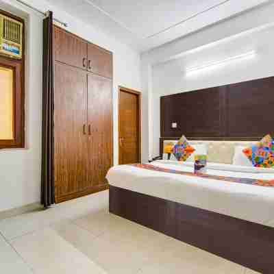 RG Corporate Suites Rooms