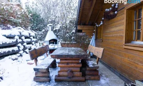 Chalet le Joyau - Cosy Mountain Hideaway for up to 6 - Close to Shops, Restaurants and Ski Lifts