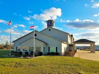 Oak Hill Inn & Suites