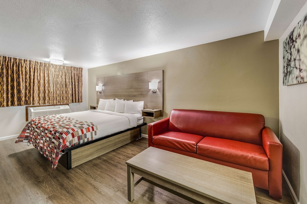 Red Roof Inn & Suites Medford - Airport