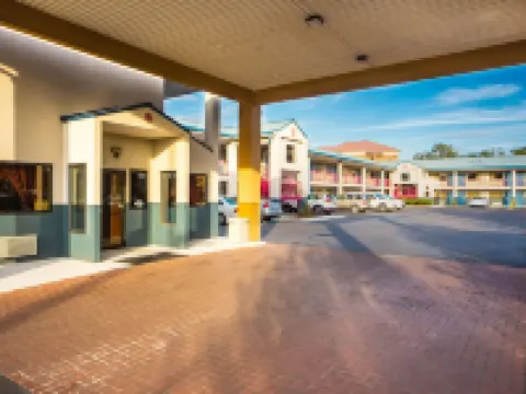 Econo Lodge Laurel Hotels in Jones County