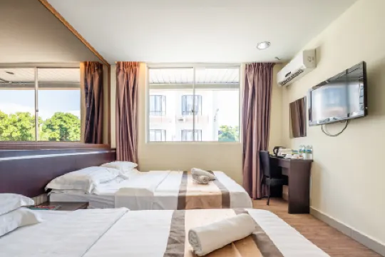 Goldenhill Hotel Отели рядом с достопримечательностью «Танджунг Ару»