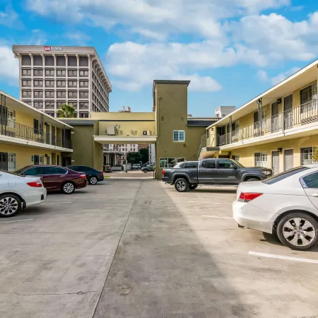 Inn at 50 - Long Beach Convention Center