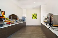 La Quinta Inn & Suites by Wyndham Page at Lake Powell - Breakfast