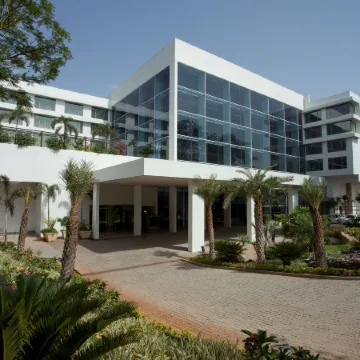 Radisson Blu Plaza Hotel Hyderabad Banjara Hills Отели рядом с достопримечательностью «Район Амеерпет»