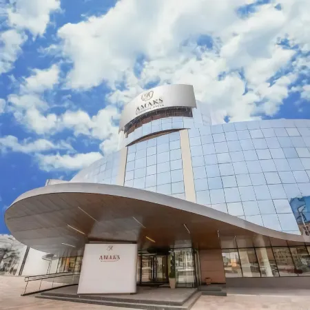 Амакс Конгресс-отель Отели рядом с достопримечательностью «Мемориальный музей-усадьба академика И.П. Павлова»