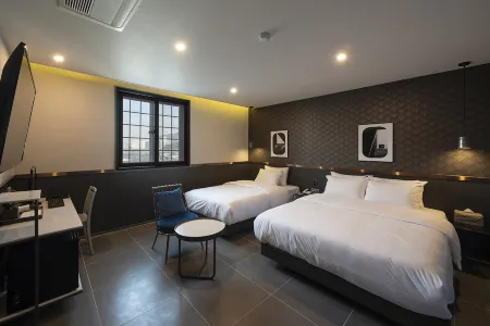 Brown-Dot Hotel Gupo