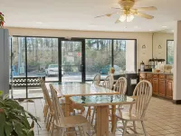 Super 8 by Wyndham Ocean Springs Biloxi Hotels in Latimer