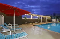 Home2 Suites by Hilton Beaumont - Pools