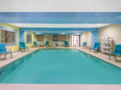 La Quinta Inn & Suites by Wyndham Erie Hotels in Summit Township