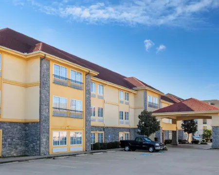 La Quinta Inn & Suites by Wyndham Conway Hotels in Conway