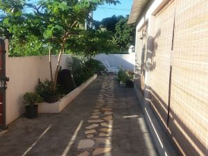 Sunny Private First Floor 1-Br Beach Apartment with Spacious Balcony, Pool, Wifi