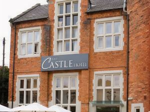 Castle Hotel & Apartments